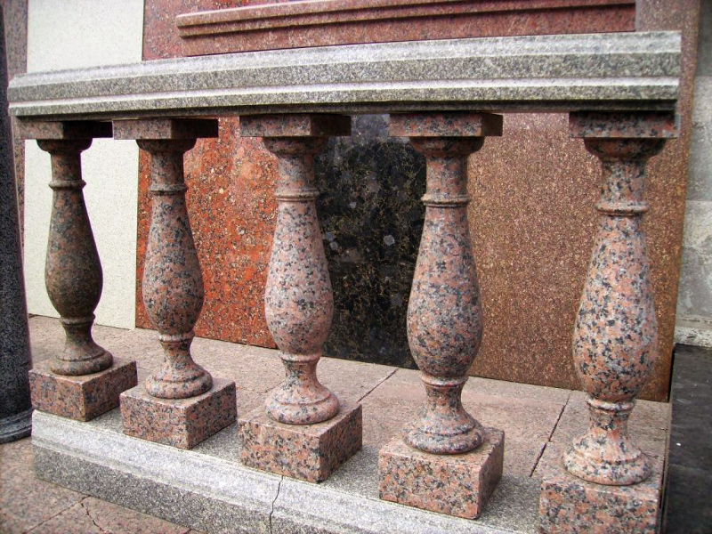 Балясины из гранита