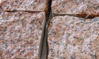 Колотая красная брусчатка