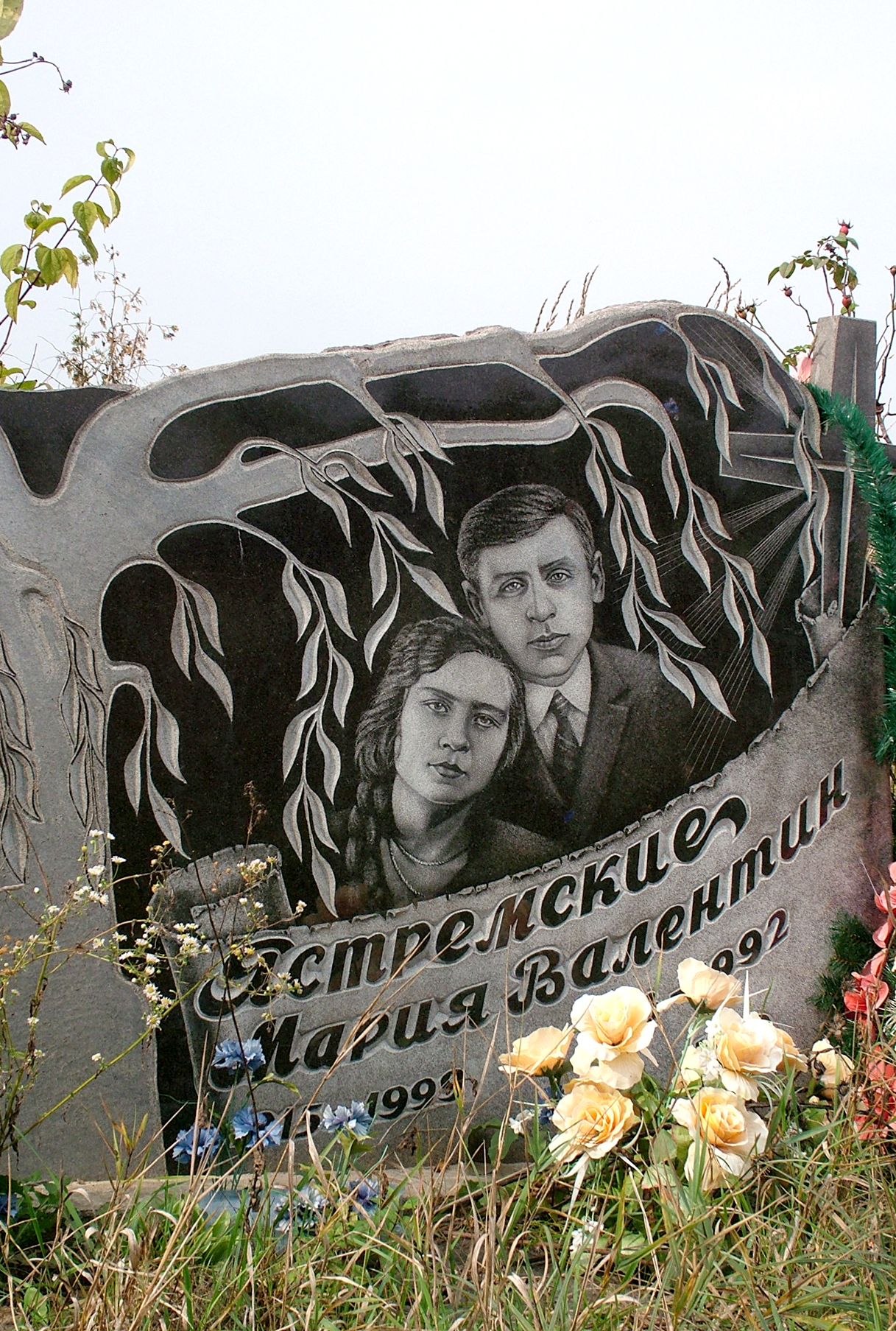 Гранитные двойные памятники