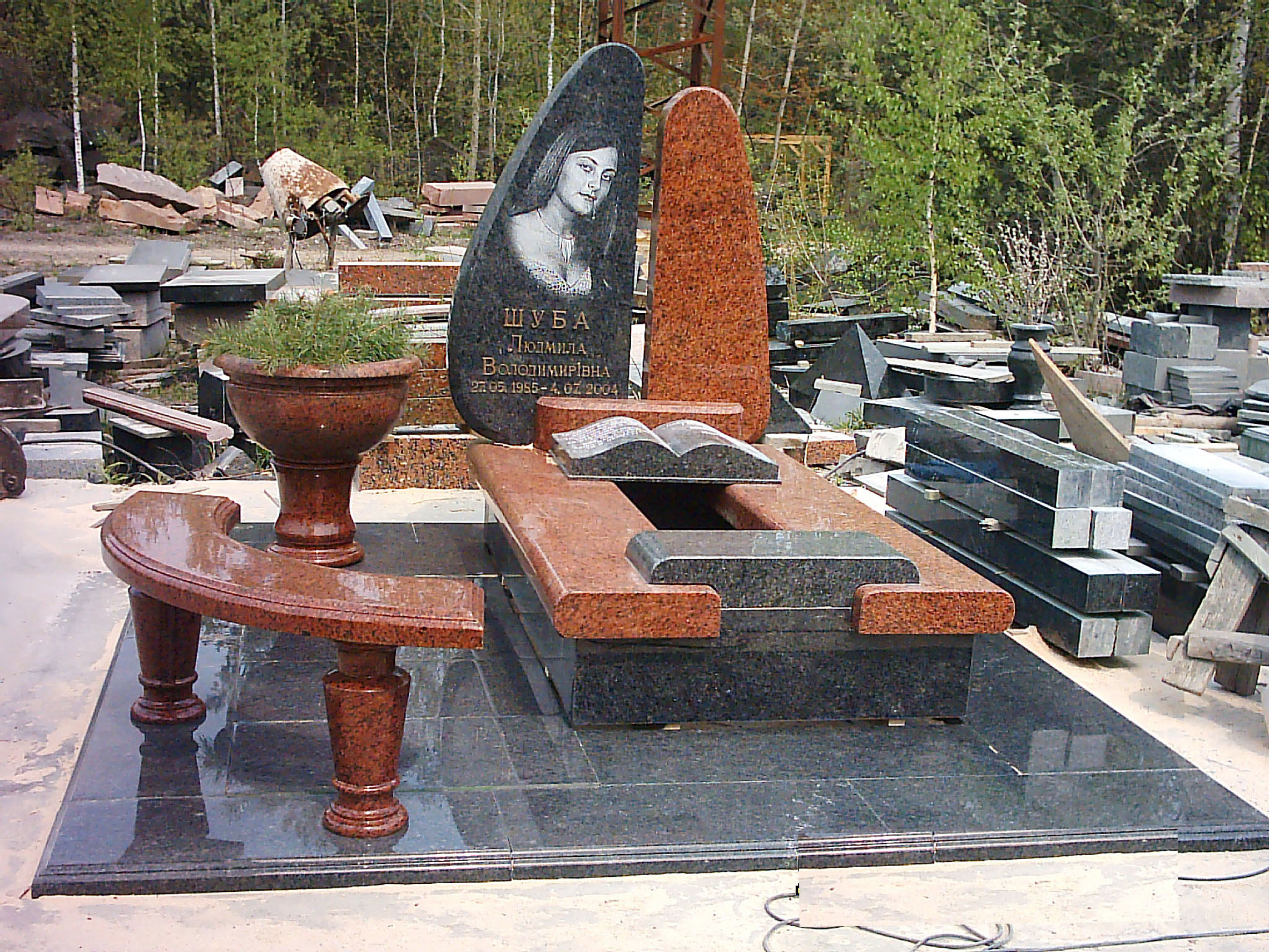 Мемориальные комплексы из гранита