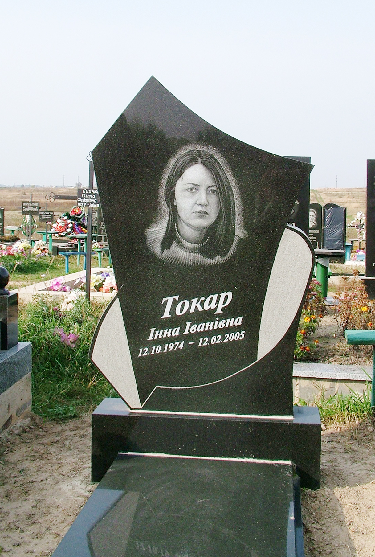 Одинарные памятники из гранита