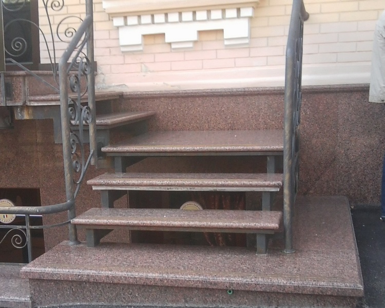 Ступени из гранита
