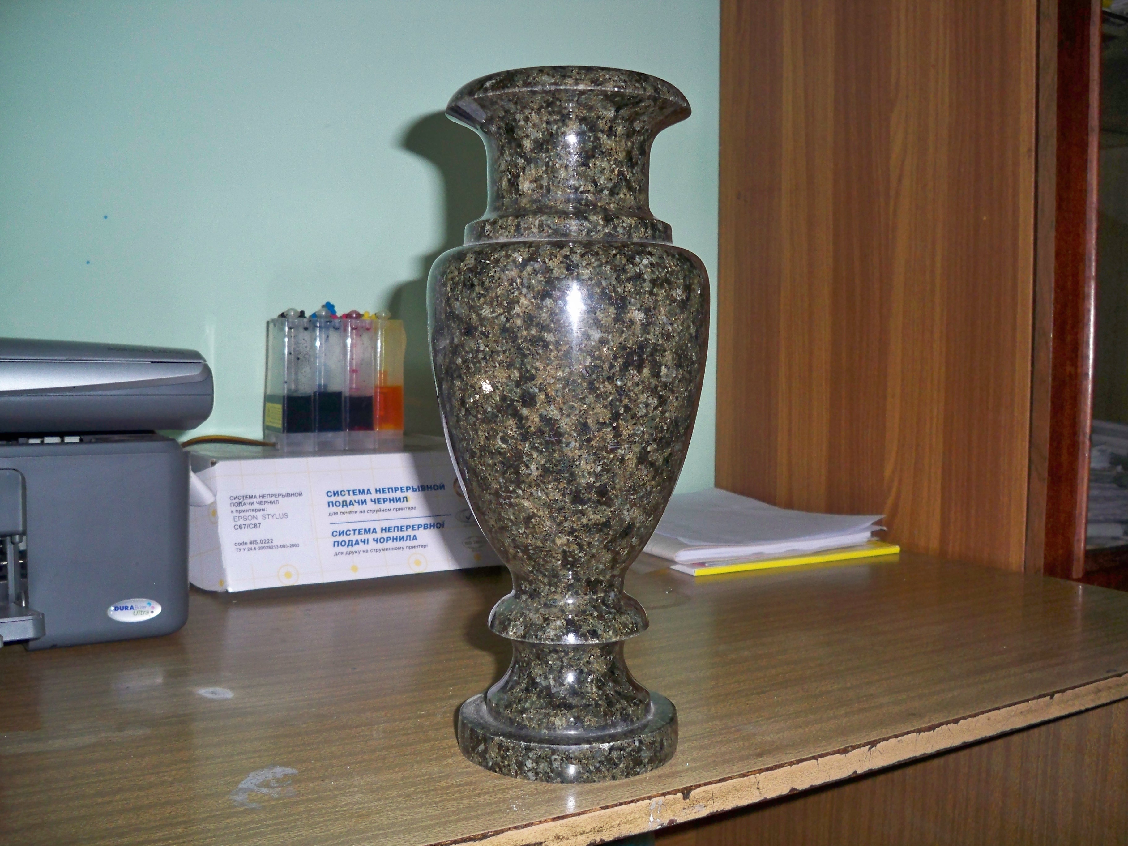Вазы из гранита