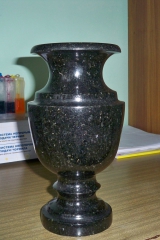 Вазы из гранита