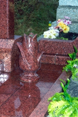 Гранитные вазы